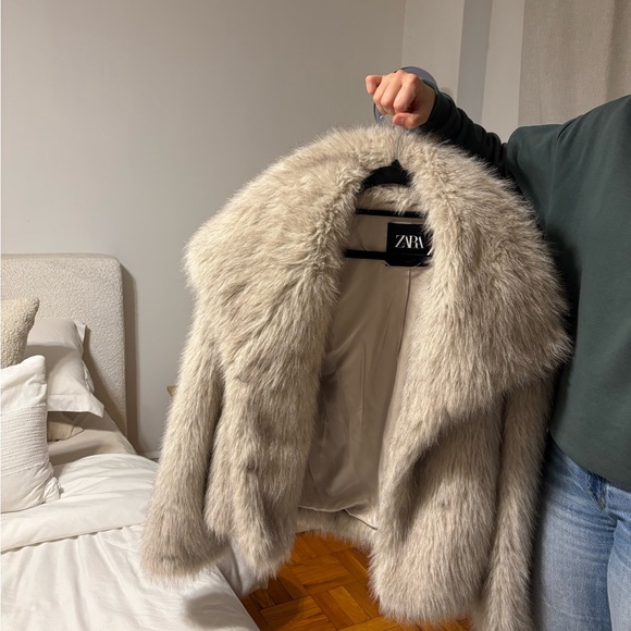 Zara Jackets & Blazers - Zara Women's Faux Fur Jacket